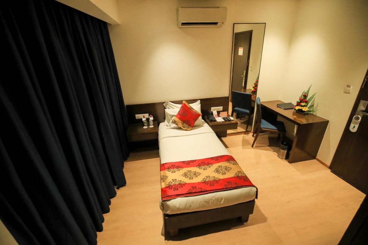 German Palace Near To Airport Hotel 4*